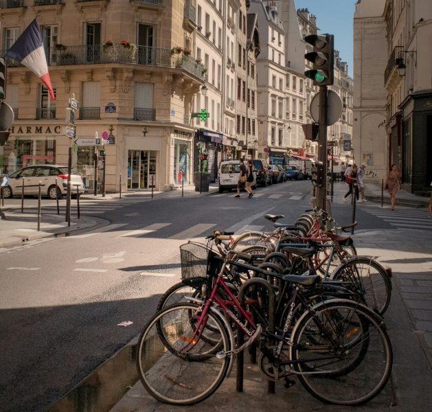 תושבי פריז החליטו להילחם בקרוסאוברים הגדולים, ובעלי הרכב האלה ישלמו 220 דולר לכל יום חניה במרכז העיר
