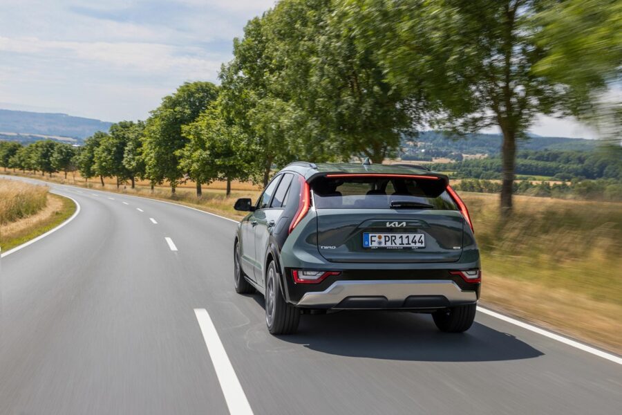 מצבר ב-6,000 שקלים: האם האחריות לקיה נירו כוללת גם את סוללת ה-12 וולט?