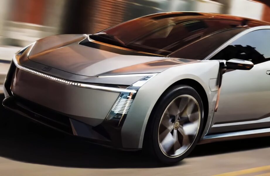 טויוטה מעולם אחר: תשכחו את כל מה שידעתם על קורולה ותתחילו לחשוב קצת טסלה